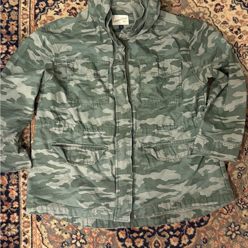 Universal Thread Green Camouflage Jacket